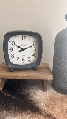 1Zwarte Tafelklok Metaal